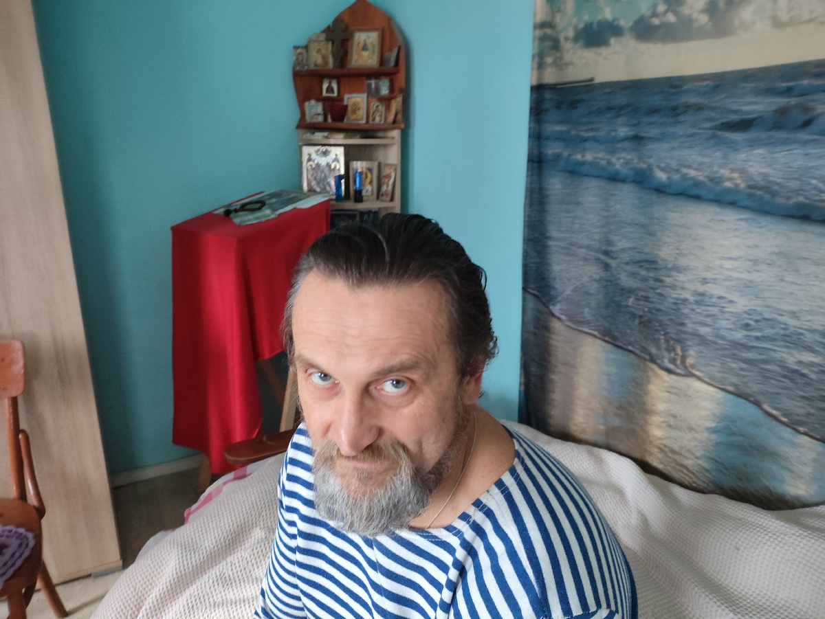 Еще мокрые волосы, но уже не на глазах висят )))