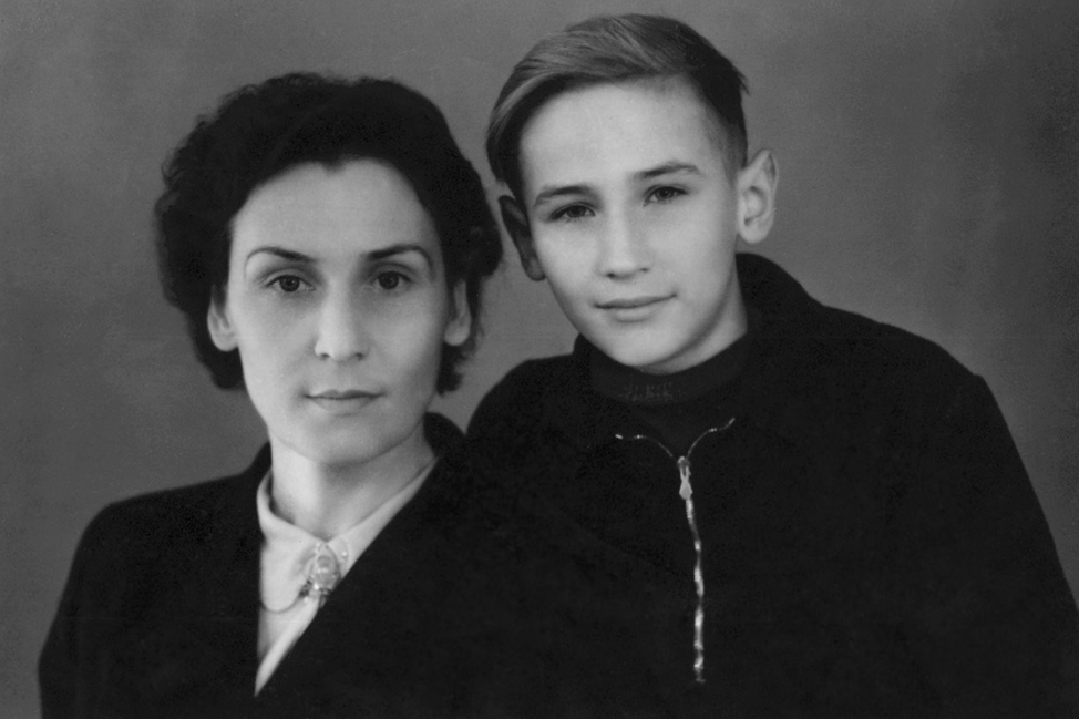 Леонид с мамой/livejournal.com