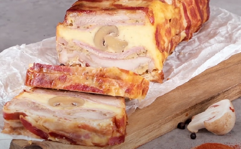 Новогодний фурор на столе: как из простых куриных окорочков сделать рулет, достойный элитного банкета