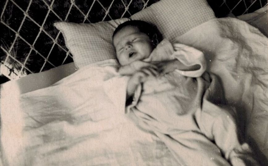 Жизнь моя началась феерически