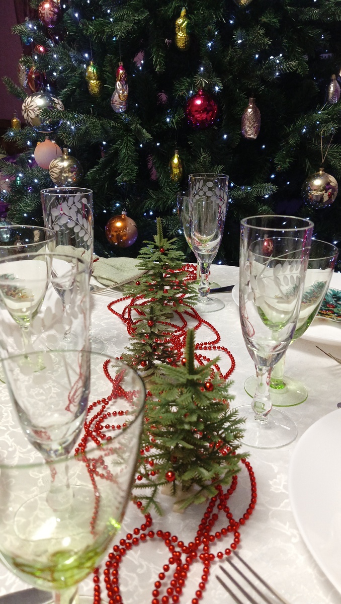 Винтажное богатство на столе. Фото автора 