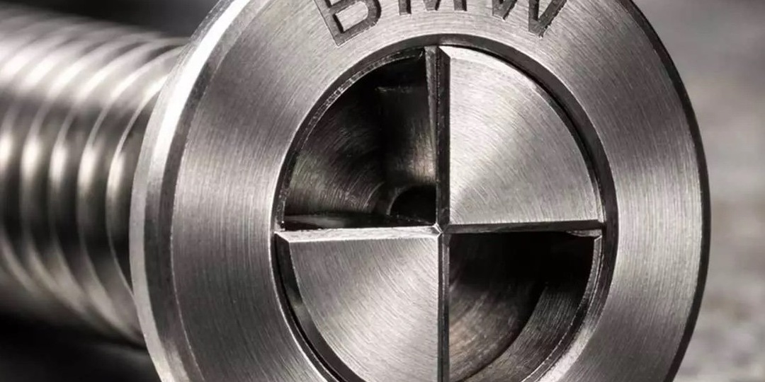 В компании BMW придумали фирменный винт, к которому нет отвёрток