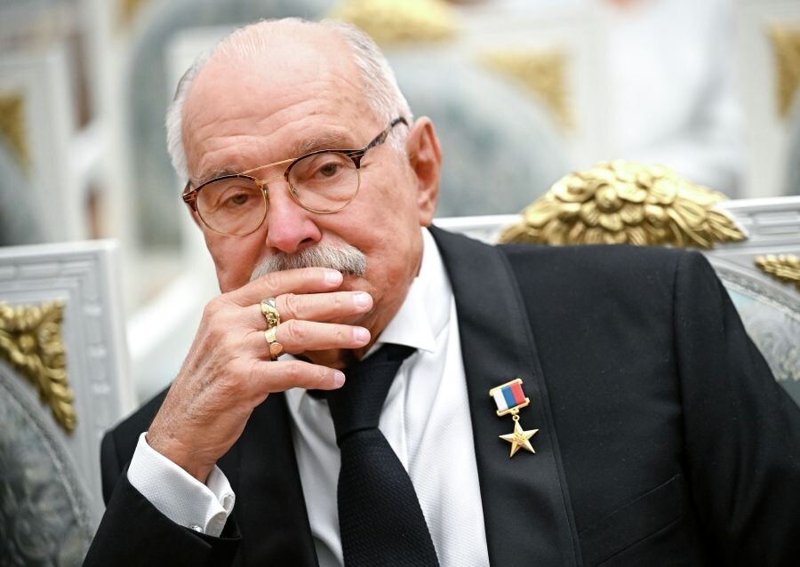    Кинорежиссёр, председатель Общероссийской общественной организации «Союз кинематографистов РФ» Никита Михалков в Кремле на церемонии вручения государственных наград / Источник: © Сергей Бобылев/РИА Новости