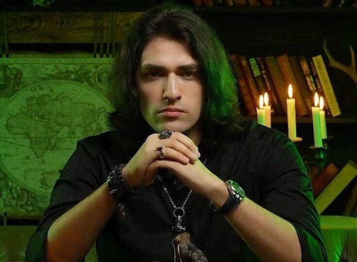 «Руны, таро, сны и медитация : как собрать из приложения Таинства рун Шепса , свой личный навигатор по жизни»