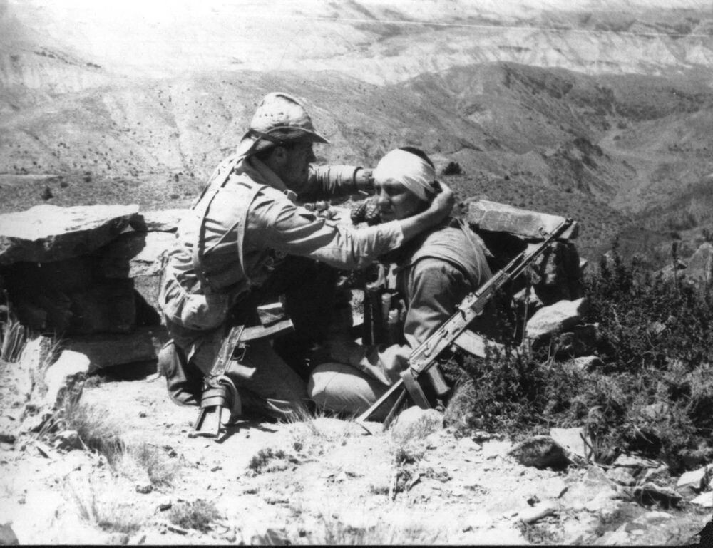 Оказание первой помощи раненому. 