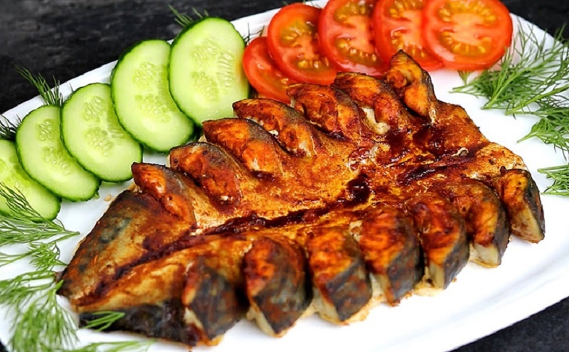 Скумбрия по-праздничному: как простая рыба затмит на Новый год даже красную рыбу