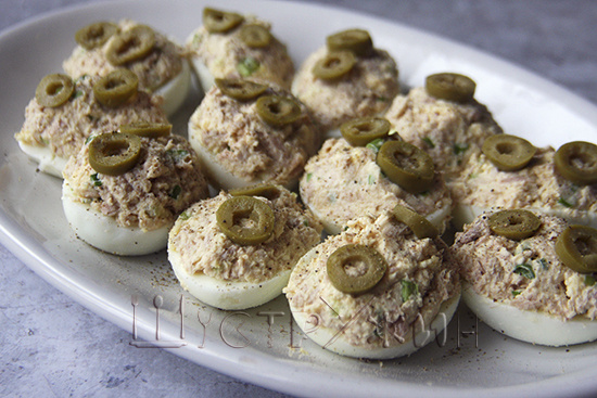 Яйца, фаршированные тунцом. Очень вкусная закуска за 15 минут.