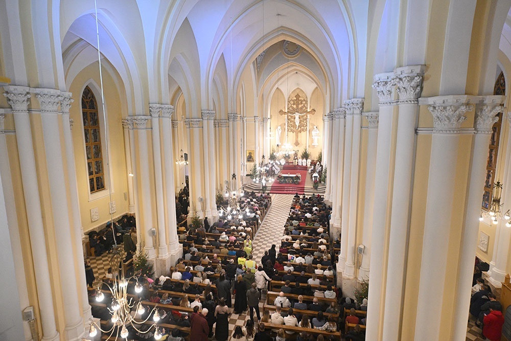    Центр праздника - рождественская месса, в классической традиции их три: ночная, на рассвете и дневная. / Фото: Кирилл Зыков /РИА Новости