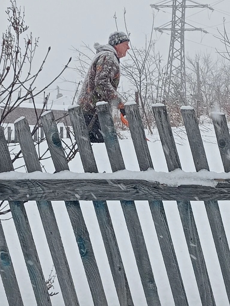 Это не мой. Это родителей, в Сибири. Папа снег чистит. 