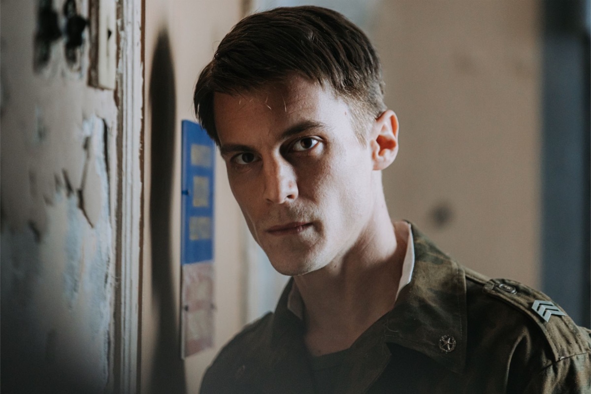 Иван Янковский, кадр из сериала «Аутсорс»