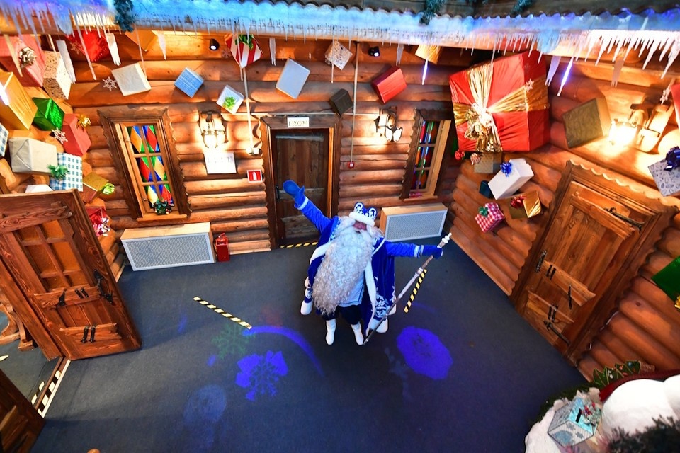    Перед Новым годом резиденции Деда Мороза открываются по всей стране Иван МАКЕЕВ