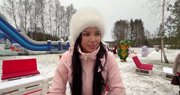 Оксана Самойлова рассказала о вере детей в Деда Мороза. Обложка © Life.ru