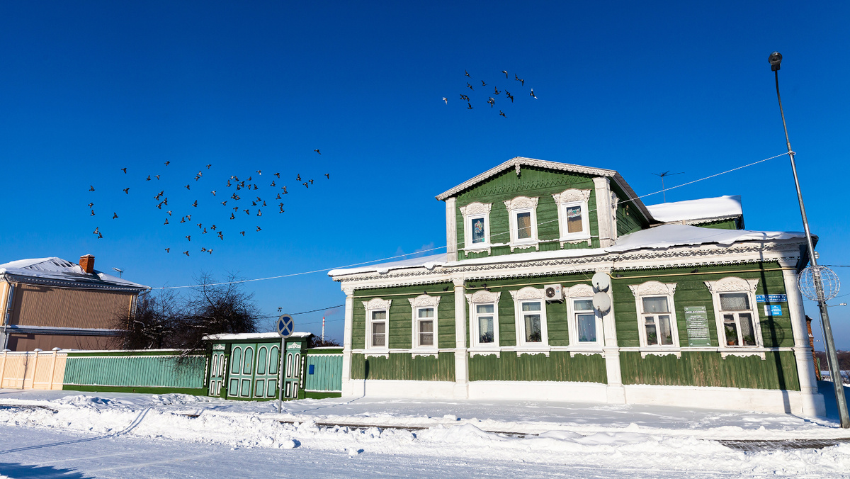     Фото: Ranglen/Shutterstock/FOTODOM Дом Куприна находится прямо у Соборной площади, откуда видны Кремлевские стены, Успенский собор и другие храмы ансамбля