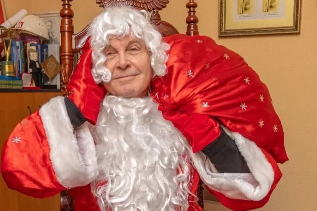    Что говорит Лев Лещенкоо детских ёлках и новогодних традициях?