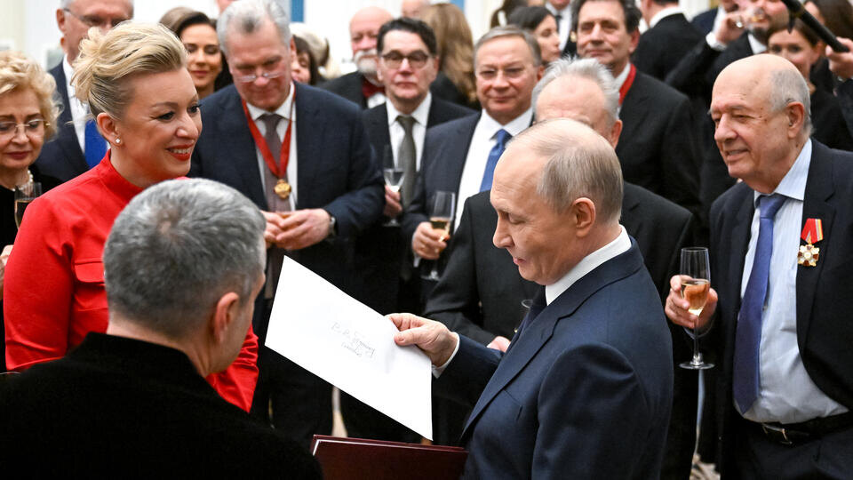    Путин наградил Захарову орденом "За заслуги перед Отечеством" РИА Новости/Сергей Бобылев