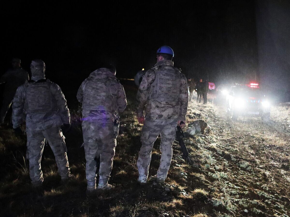    Поисково-спасательная операция на месте крушения бизнес-джета, направлявшегося в Ливию, в районе Анкары | © AP Photo / Efekan Akyuz