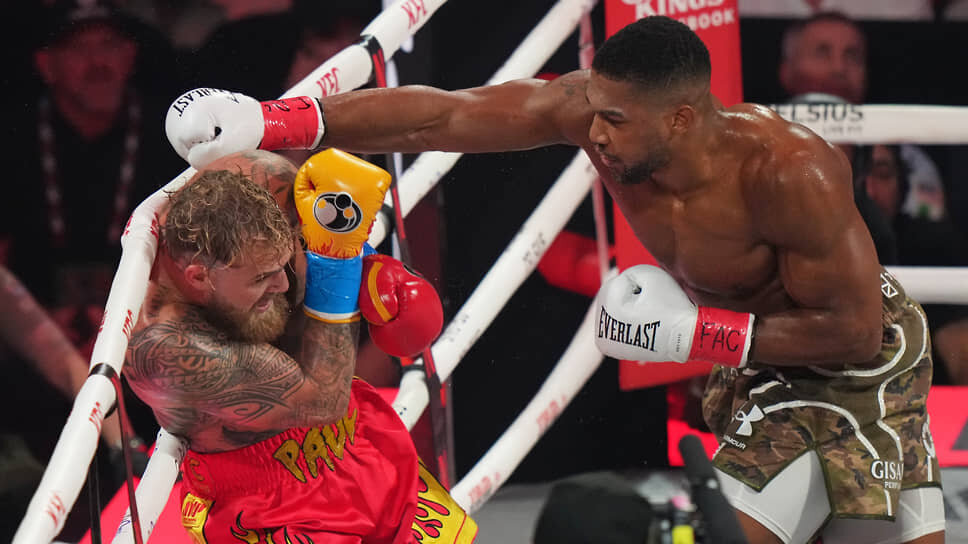 Трепка, которую Энтони Джошуа (справа) устроил Джейку Полу, вошла в число самых популярных трансляций Netflix.📷Фото: Lynne Sladky / AP