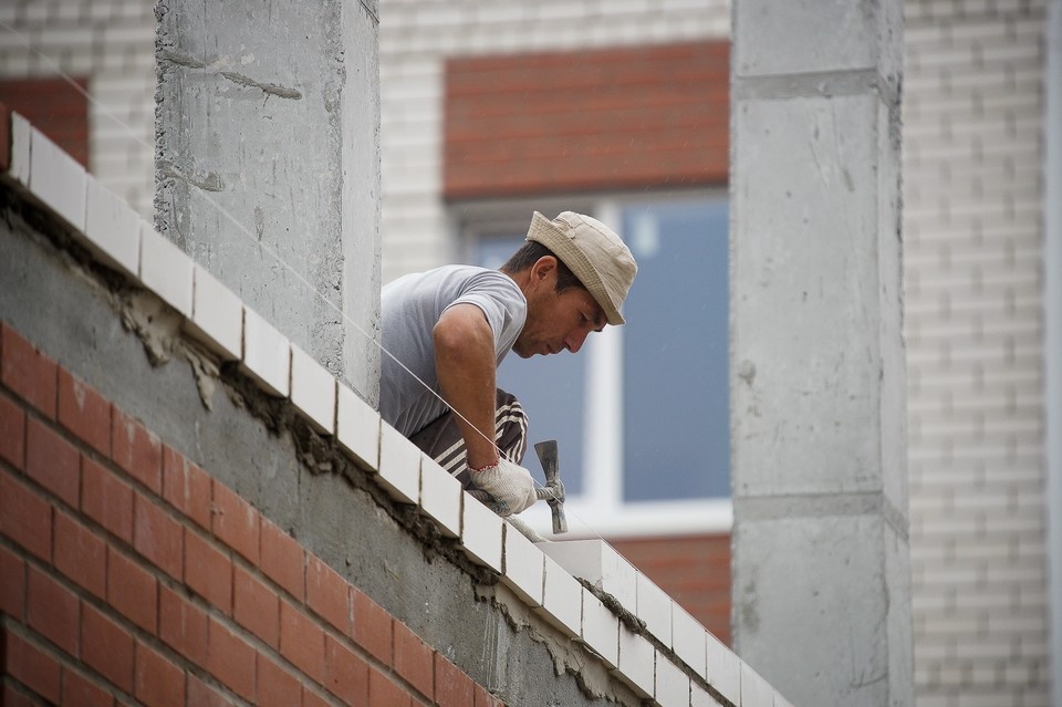    Совокупная выручка российских застройщиков в 2025 году - 4,8 трлн рублей. Алексей БУЛАТОВ