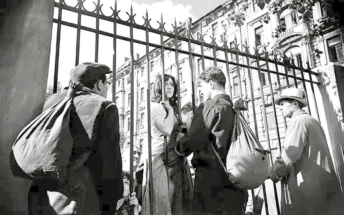 Кадр из фильма/«Летят журавли» – единственный советский фильм, который удостоился «Золотой пальмовой ветви» на Каннском фестивале. В центре сюжета – любовь молодых жителей Москвы во время войны.