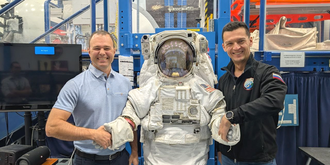 Космическая школа: осваиваем американский скафандр для выхода в открытый космос