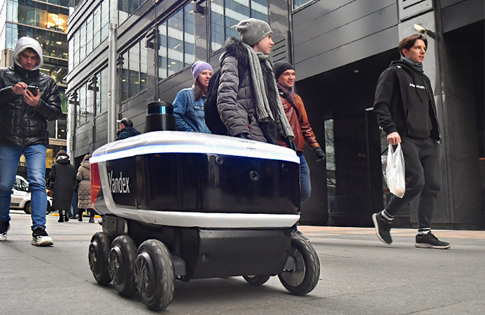    Робот-курьер «Яндекс Ровер».Сергей Киселев/АГН «Москва»
