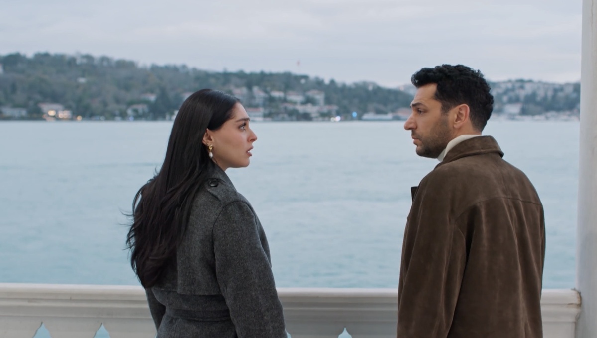 Кадр из сериала "Розы и грехи"