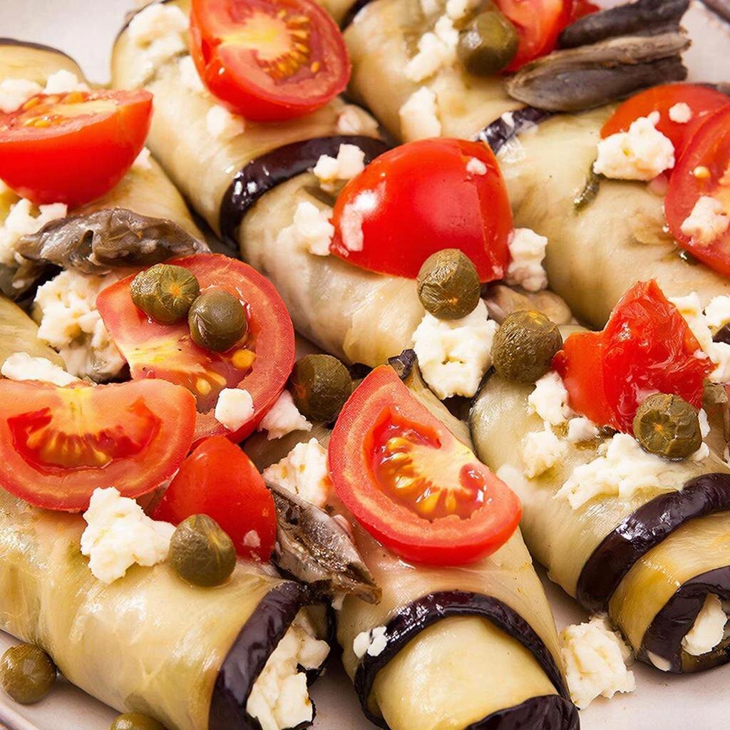 Баклажаны, фаршированные брынзой, томатами, каперсами и анчоусами 