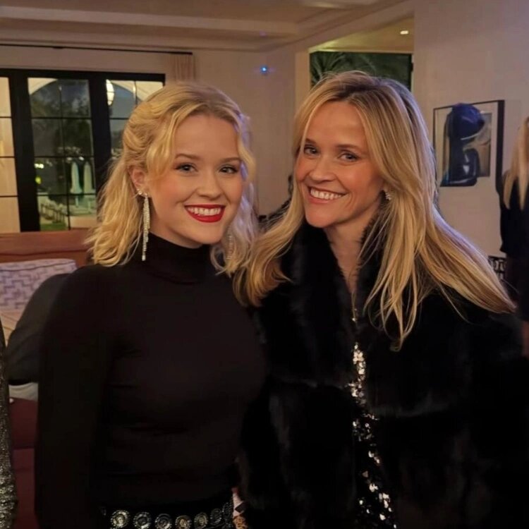 ФОТО: Instagram Риз Уизерспун (запрещенная в России соцсеть; принадлежит компании Meta, признанной экстремистской организацией и запрещенной в РФ)📷
