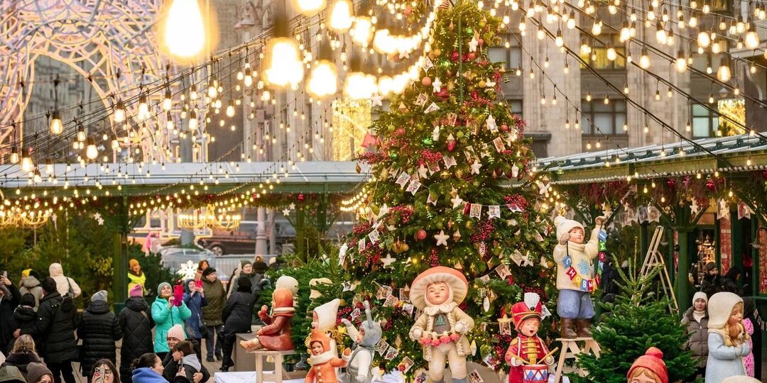 ❄️ С 12 декабря по 11 января в рамках проекта «Зима в Москве» проходит главное сезонное событие — фестиваль «Путешествие в Рождество»❄️