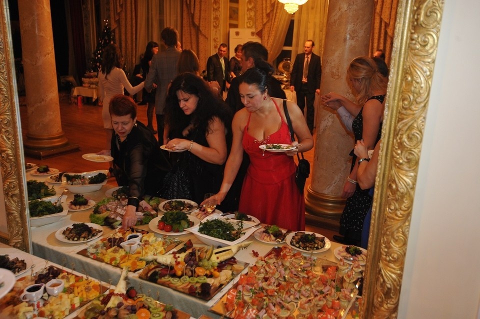    Первая и самая очевидная опасность — чрезмерное употребление алкоголя. Анатолий ЖДАНОВ