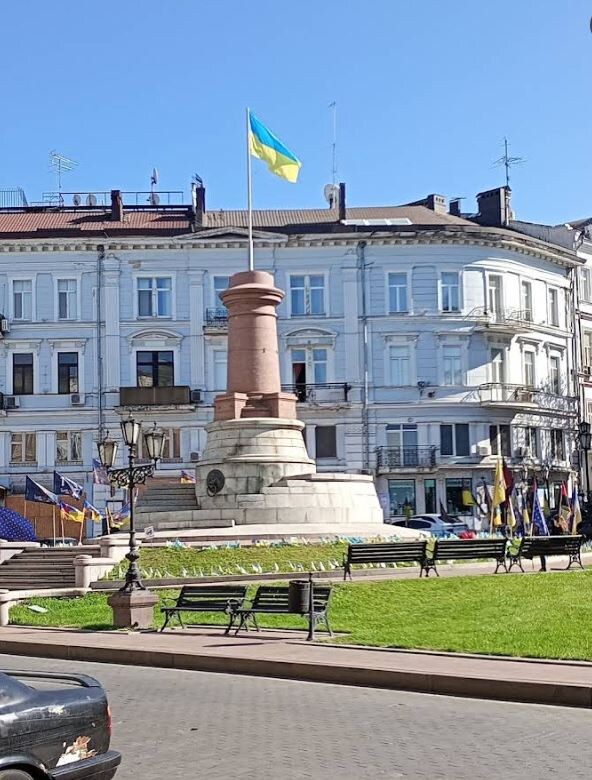 Сентябрь 2025 (фото с гугл карты), Одесса, Екатерининская площадь (пл. Потёмкинцев) - переименована в площадь Эвропейську, как и улица Екатерининская (Карла Маркса).