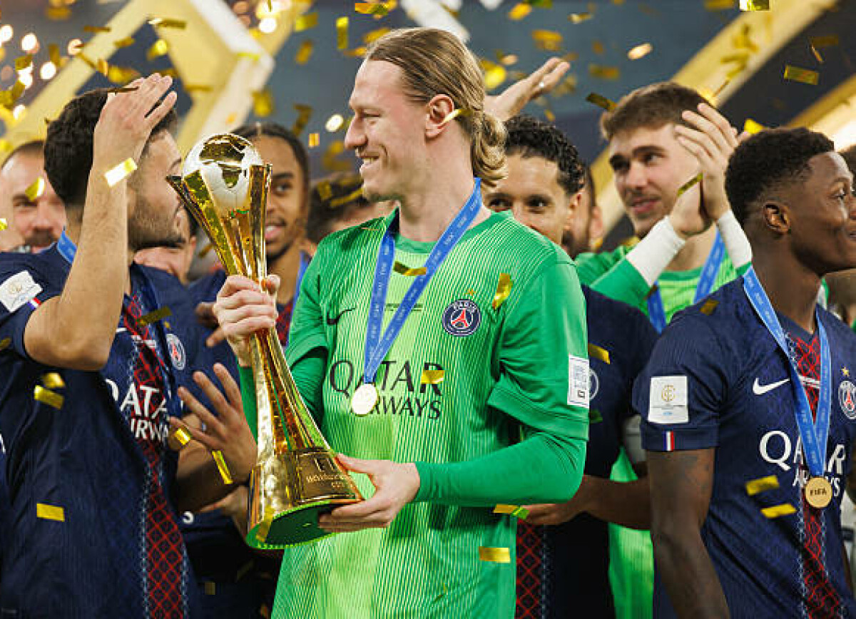     Во Франции об отношении игроков «ПСЖ» к Сафонову и Шевалье: Матвей пользуется большим уважением