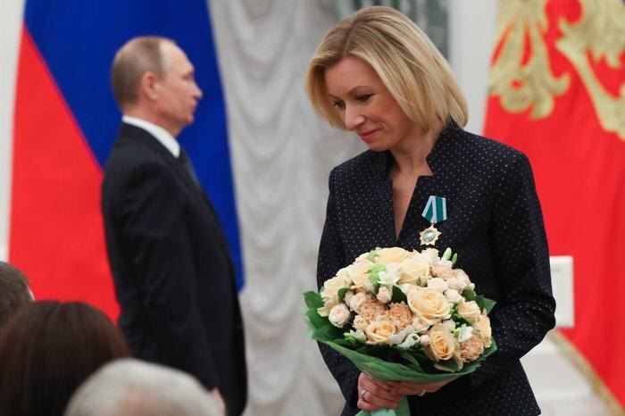 Владимир Путин и Мария Захарова. Обложка © ТАСС / Вячеслав Прокофьев