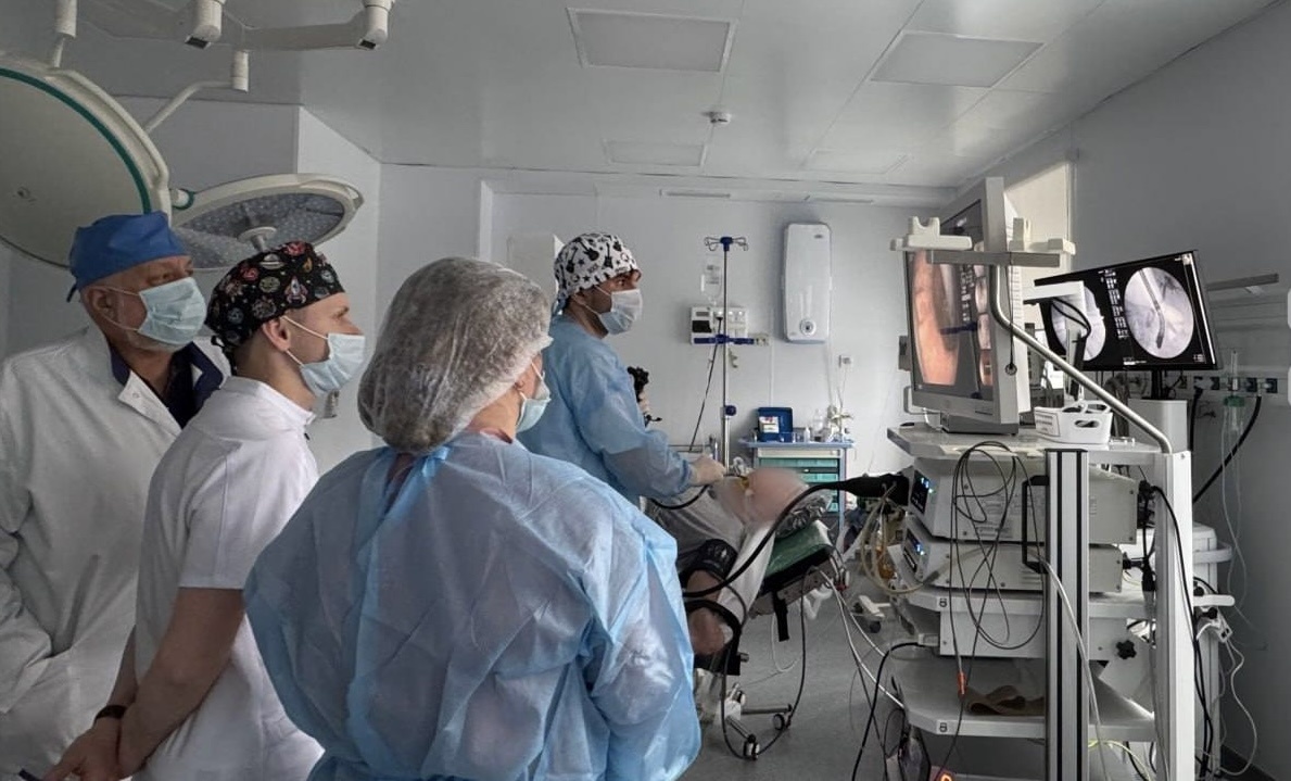     Во время операции. Автор: Олег Петров. Фото: Минздрав ВО.