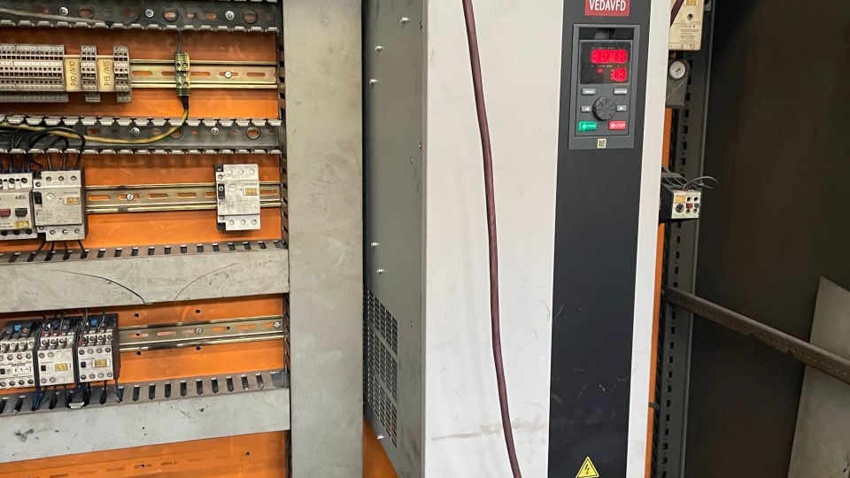 🔧 Полевые испытания преобразователя частоты VEDA VFD  VF- 101 на предприятии «Камский кабель