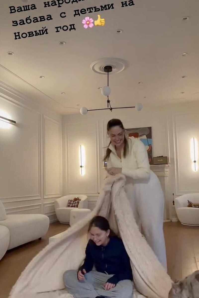    Агата Муцениеце с дочкой Мией Соцсети