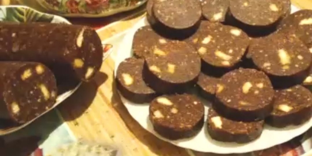 ШОКОЛАДНАЯ КОЛБАСКА - несложный рецепт из детства потрясающе вкусной домашней сладости 🤗.