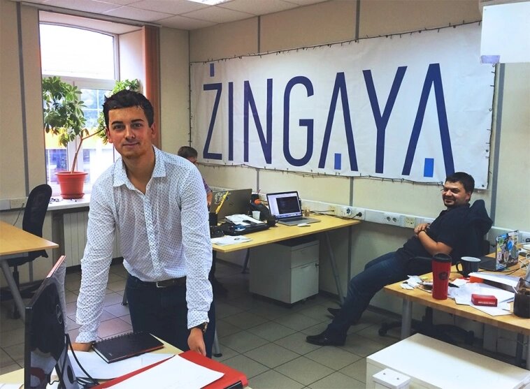 Основная причина и вдохновение основаны на анализе тенденций отрасли и опыте. В той или иной форме я проверил дюжину гипотез, прежде чем приступить к циклу R&D. ☝️Одно я знал точно: миллионам людей нужен способ самовыражения в мессенджерах и социальных сетях не только через текст, но и через изображения. Например, платформе Smart-Lab этого определённо не хватает.

Благодаря моему опыту работы над VoxImplant aka Zingaya Inc. (европейский конкурент Twilio) мы с моим партнером начали разрабатывать решение, которое можно было бы интегрировать в любой продукт менее чем за 5 минут через API. Оп оп и огромная база стикеров, а также transparent images доступна в любом продукте.

