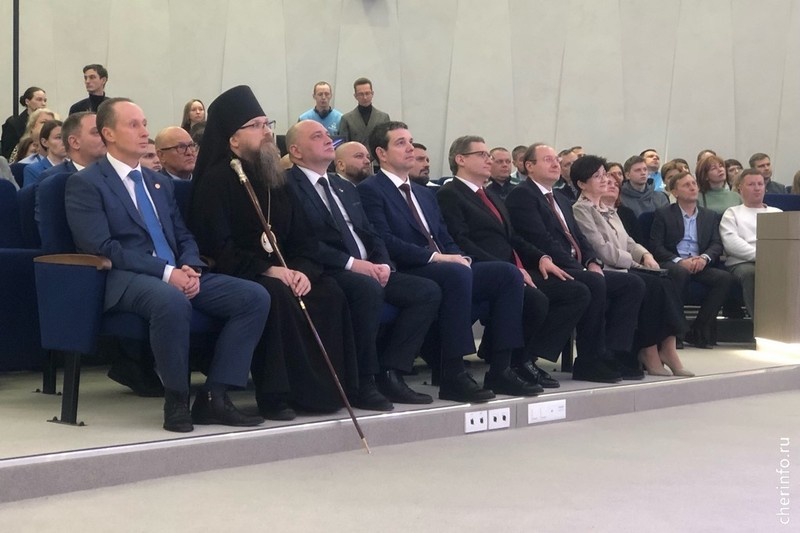    Сегодня на торжественной церемонии награды разного уровня получили 49 сотрудников компании "Апатит"