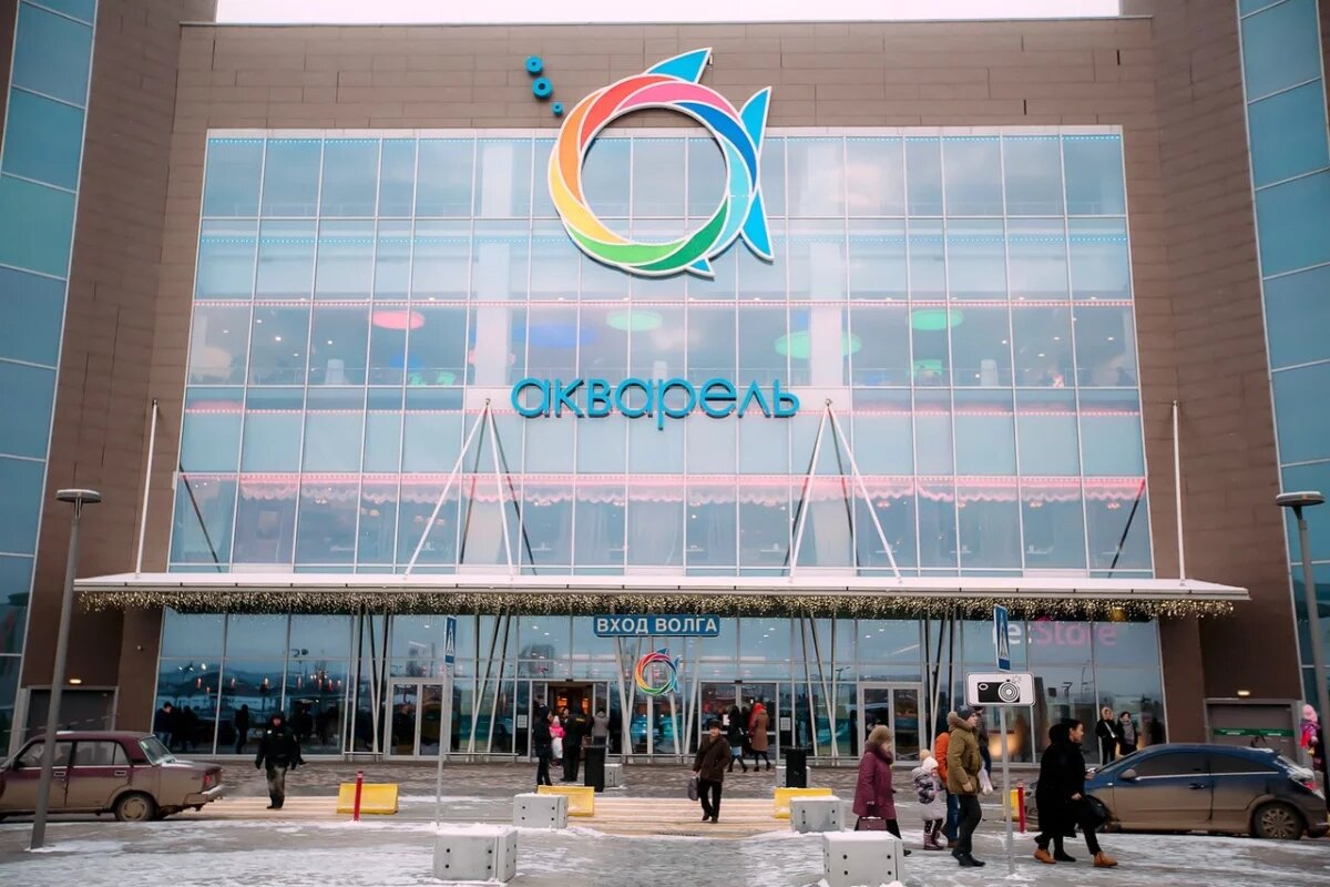    В Волгограде на парковке у ТЦ «Акварель» сгорел автомобиль