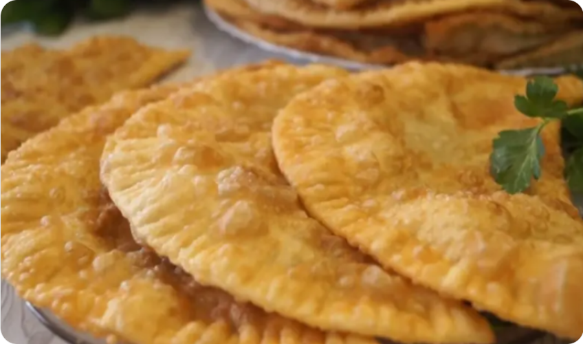 Мука + вода и масло. Никто не верит что я готовлю их так легко. Самые пузырчатые Чебуреки...