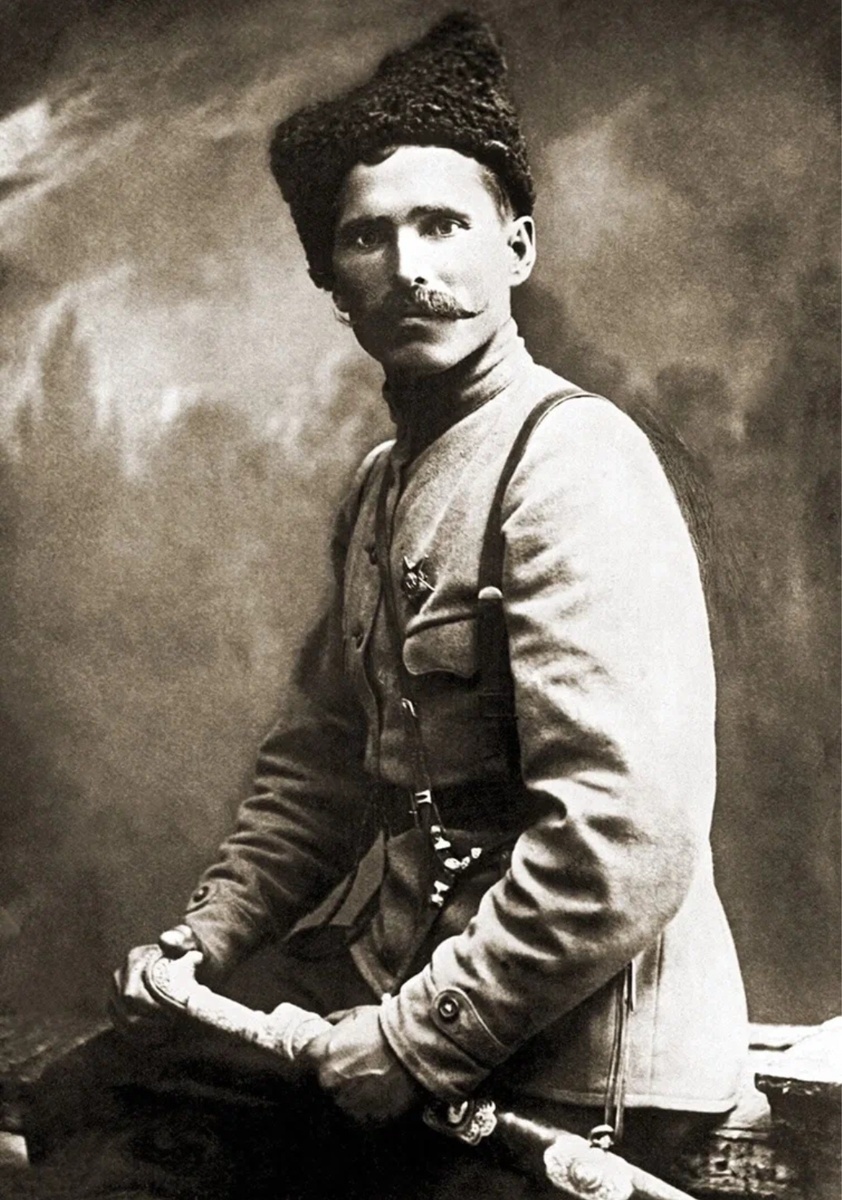 Васи́лий Ива́нович Чапа́ев — участник Первой мировой и Гражданской войн, начальник дивизии в Красной армии