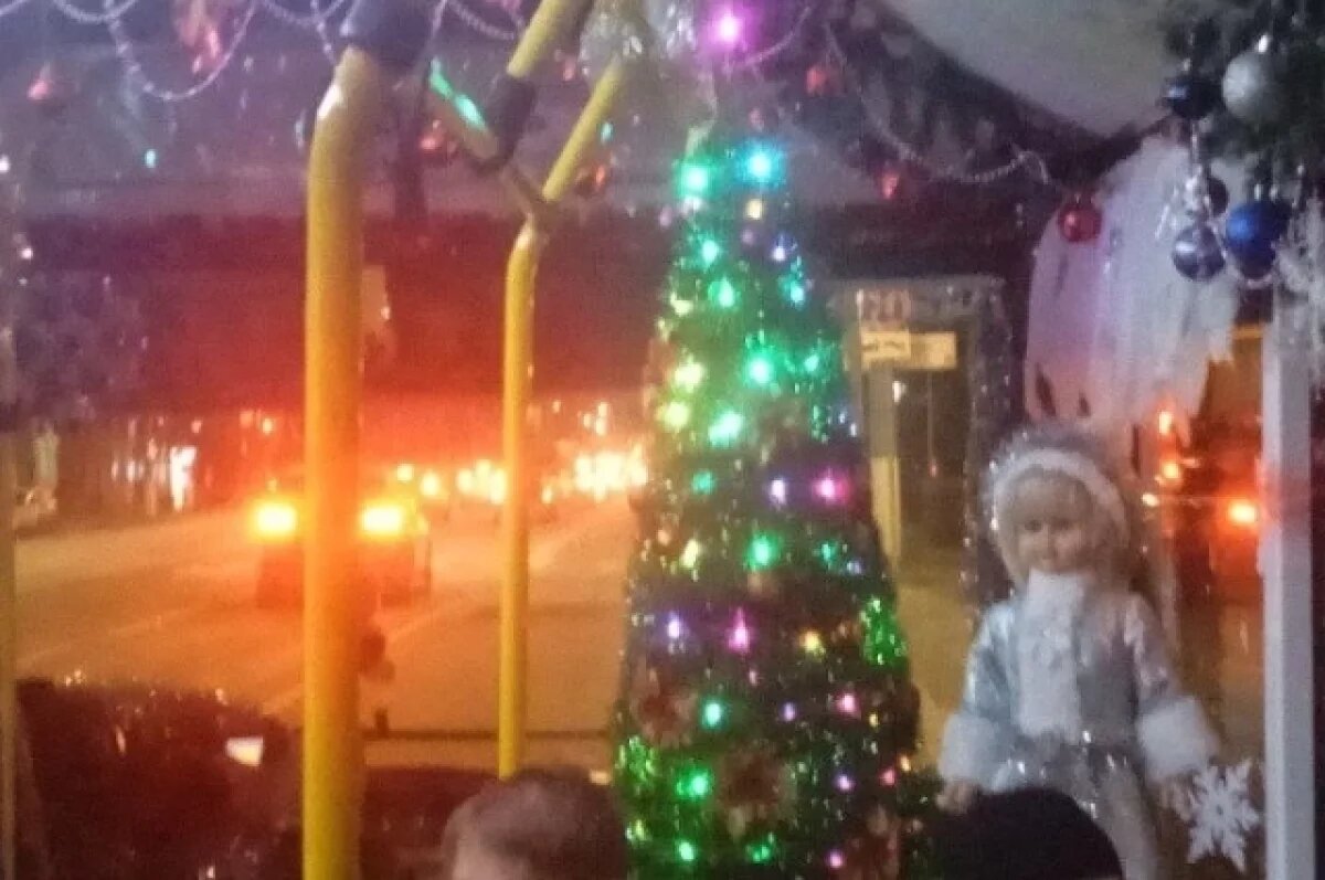    Волшебный автобус создал новогоднее настроение жителям Волжского