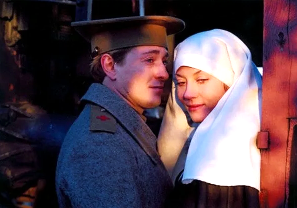 на фото Сергей Безруков и Кристина Смирнова в фильме "Есенин"