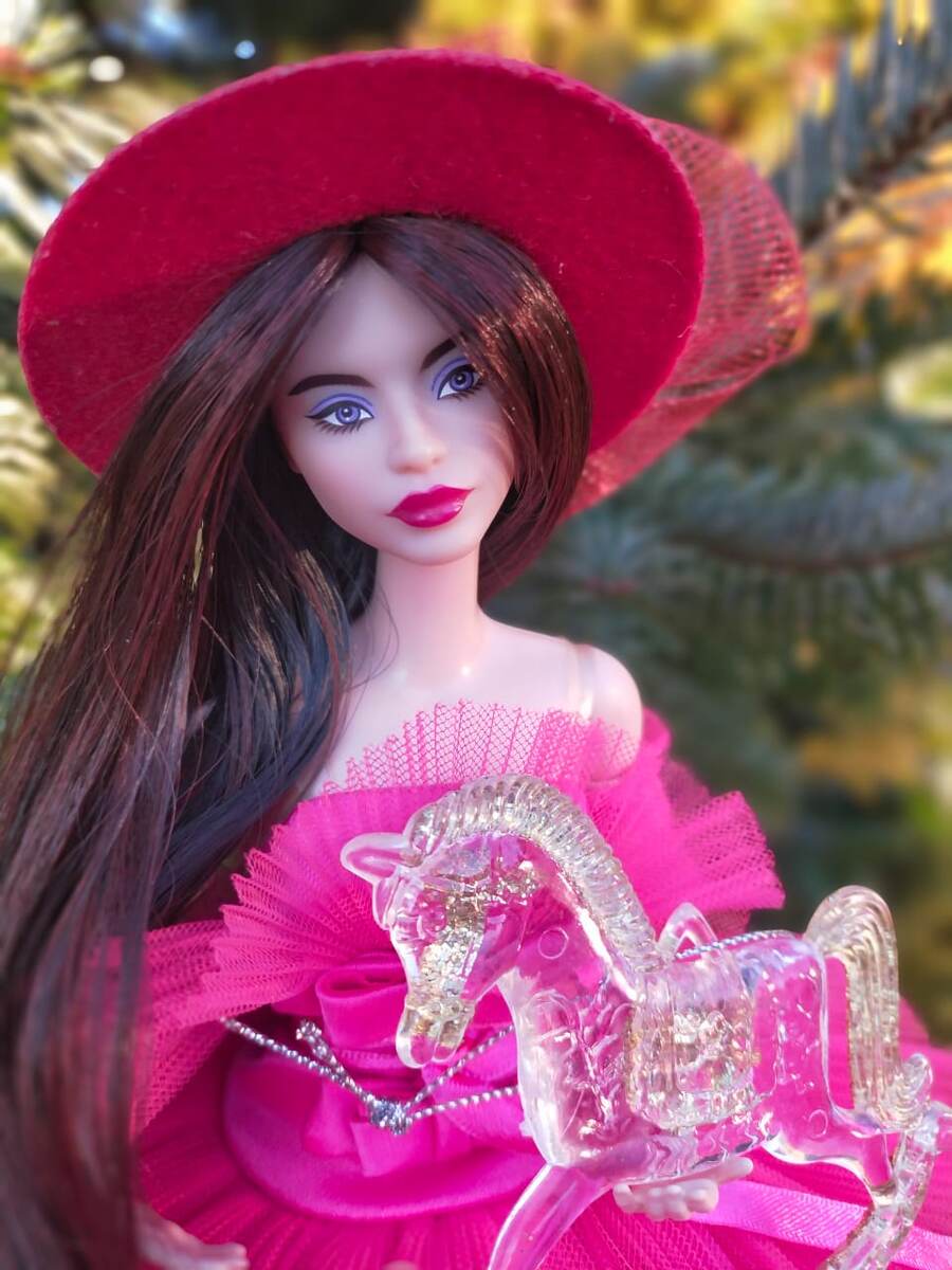 Барби Looks Лина шатенка с символом наступающего Нового года