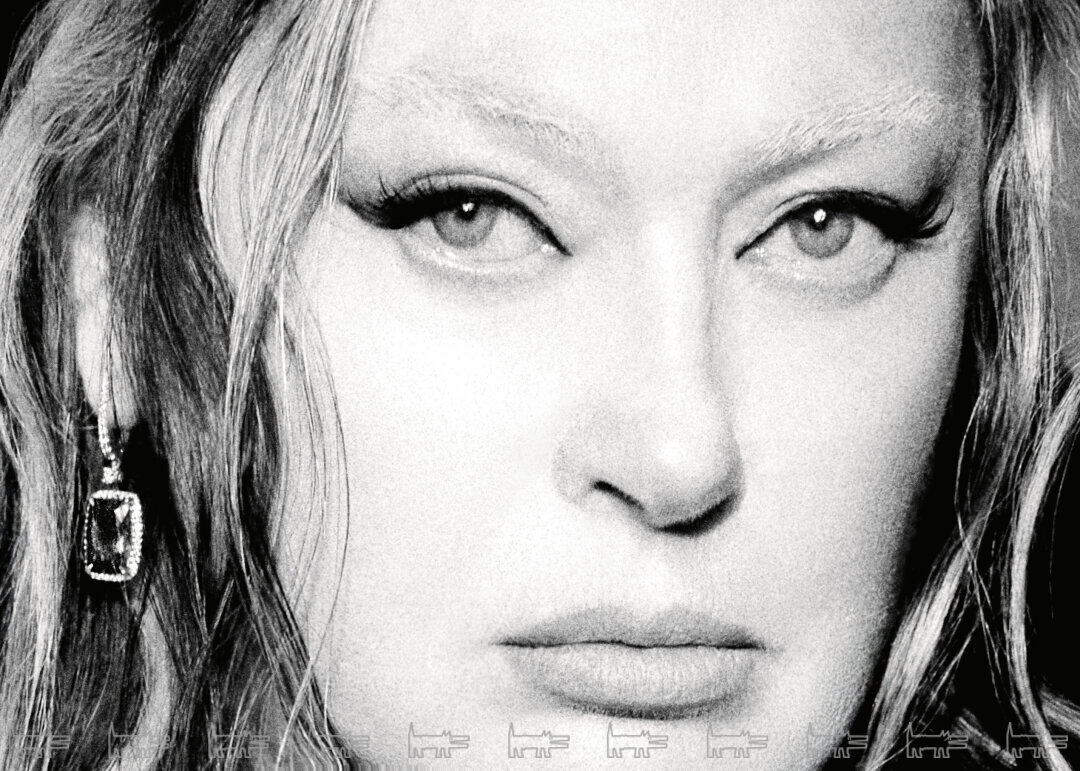    На Ларисе: серьги PARURE ATELIER Фото: Асет Героева