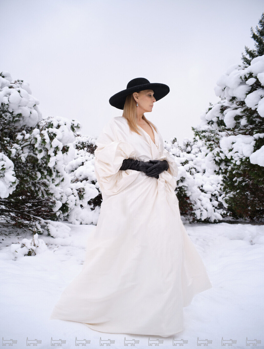    На Алене: мантель TATYANA KOCHNOVA ATELIER, шляпа GIORGIO ARMANI (ЦУМ) Фото: Владимир Васильчиков