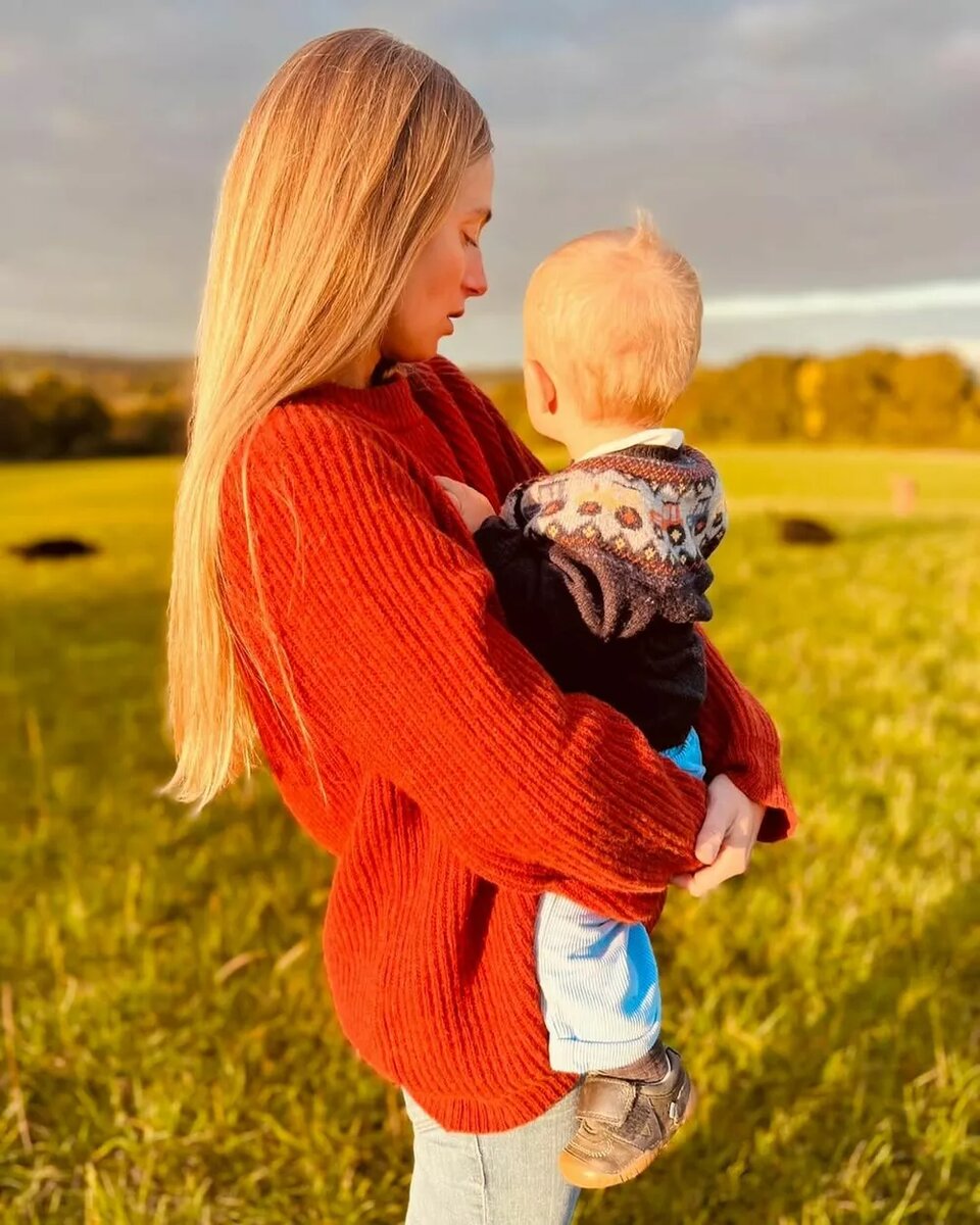 Ализе с сыном📷
