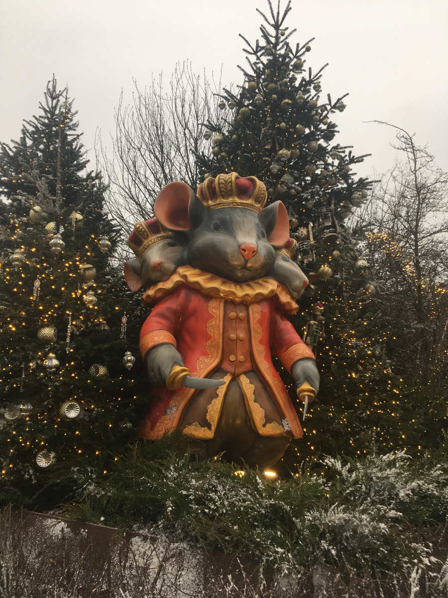 Новогодний дизайн Театральной площади у Большого театра