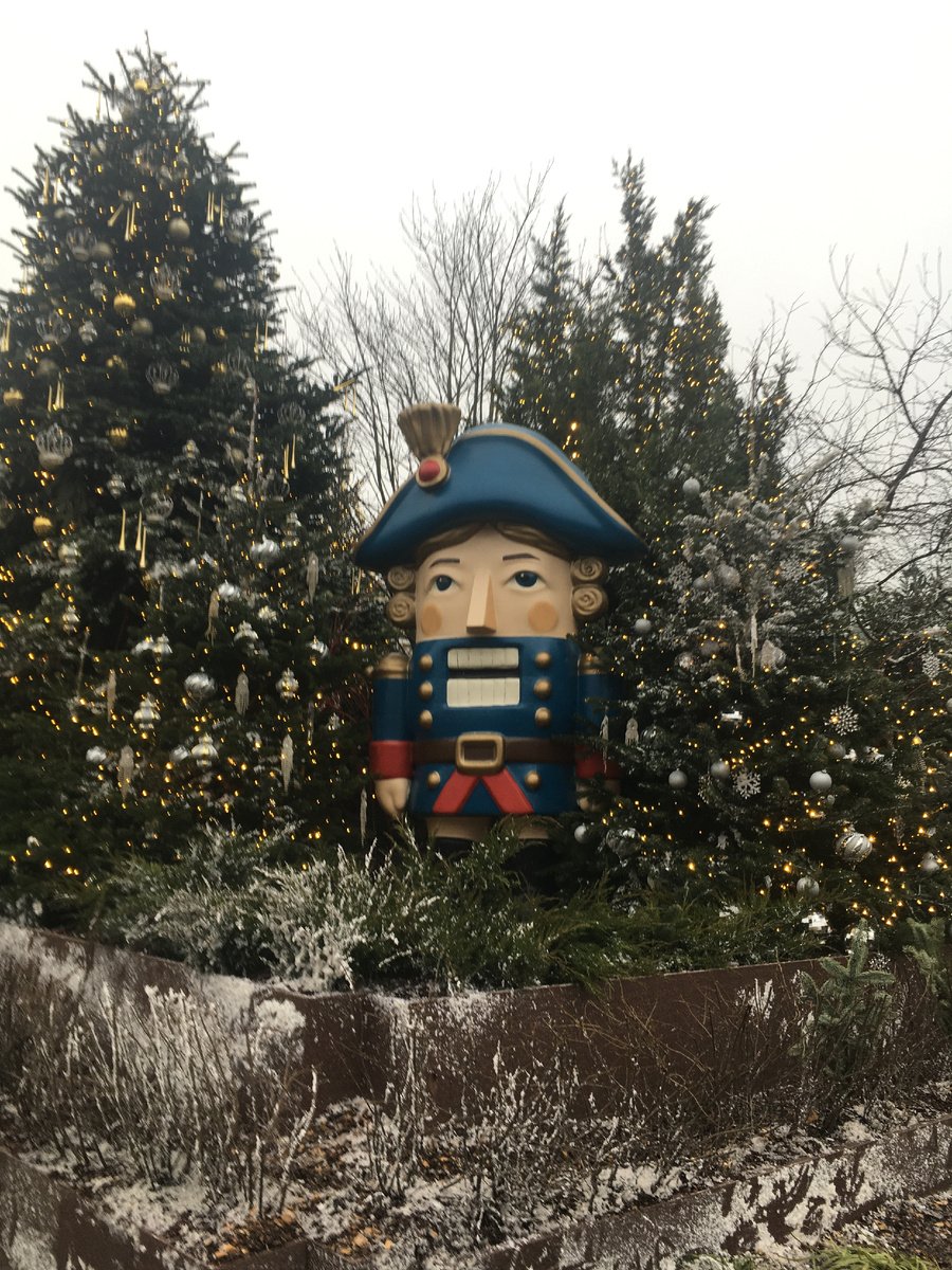 Новогодний дизайн Театральной площади у Большого театра